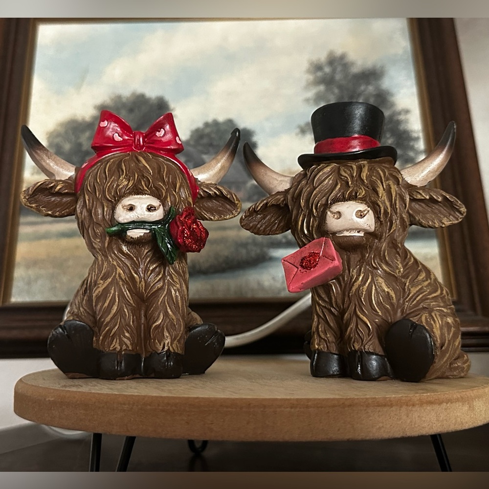 SET of 2 Highland Cow Resin Valentine’s Day Figurines